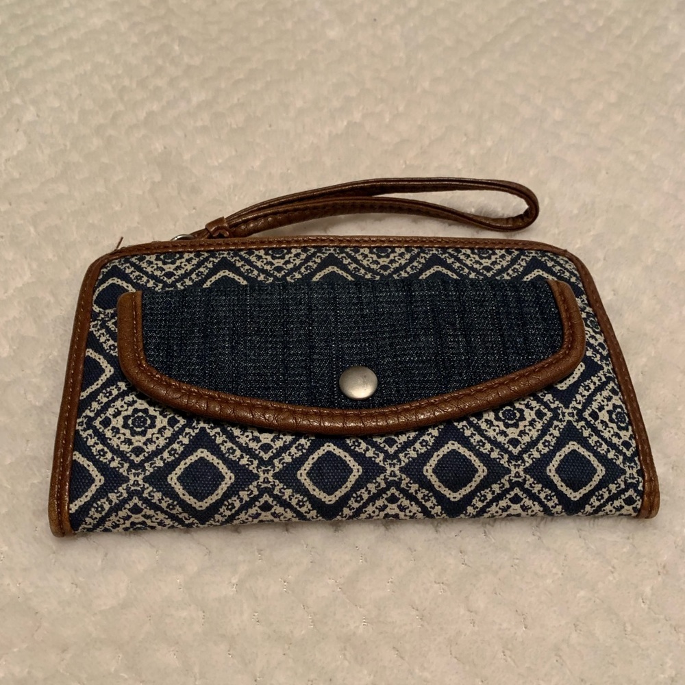 Wallet wristlet